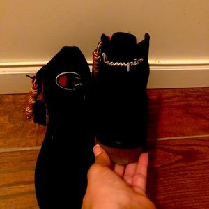 Timberland collab with Champion. Boys size 7. Great condition. Box included.